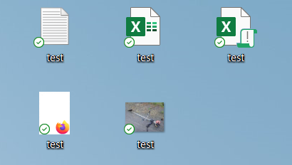 パソコンのデスクトップにファイル拡張子を非表示の状態でファイルが保存されています。隠しファイルも保存してあります。